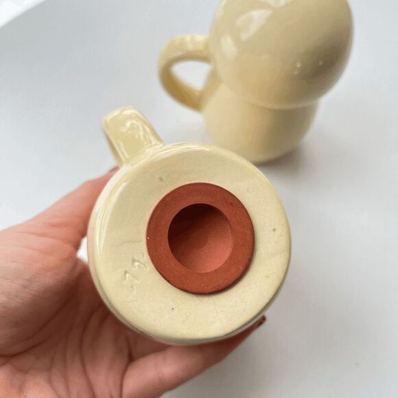 Vintage 70s Cream Ceramic Mushroom Salt & Pepper Shakers with Handles - Picture 3 of 10